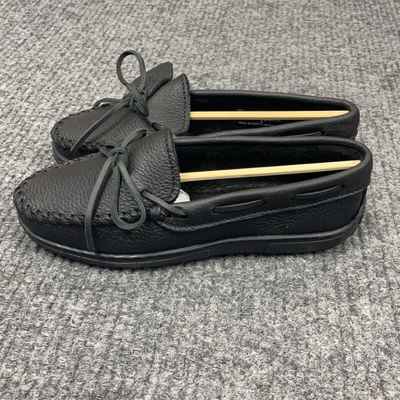 Minnetonka Women’s Moosehide Classic Moccasins (2926) - Picture 2 of 8